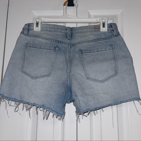 28 Blank NYC “The Fulton” Jean Shorts with Fray Bottoms - Picture 4 of 5